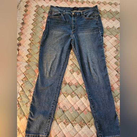 Curve Appeal Denim - Curve Appeal Light Wash High Rise Essential Skinny Jeans  Size 14/32